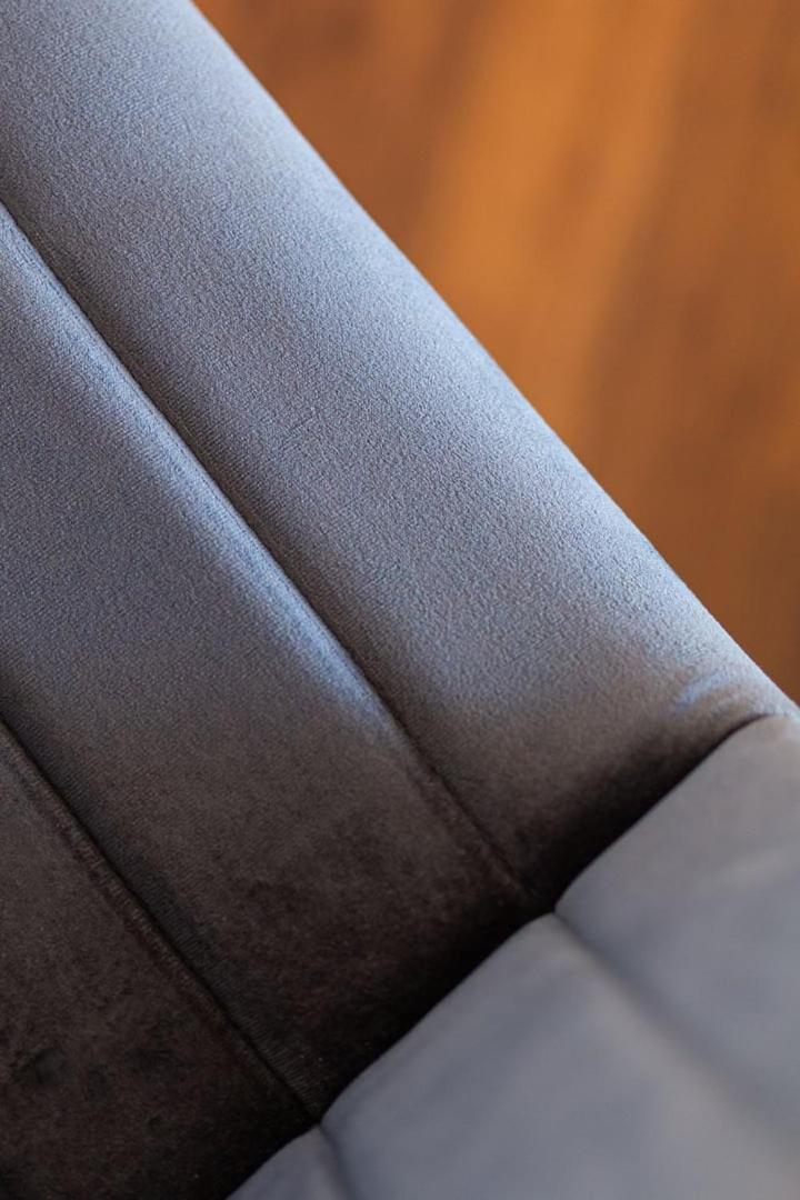 Studio Apartment With 65" Smart Tv Нюпорт Екстериор снимка