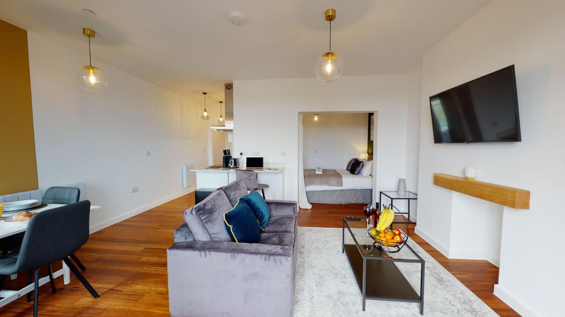 Studio Apartment With 65" Smart Tv Нюпорт Екстериор снимка