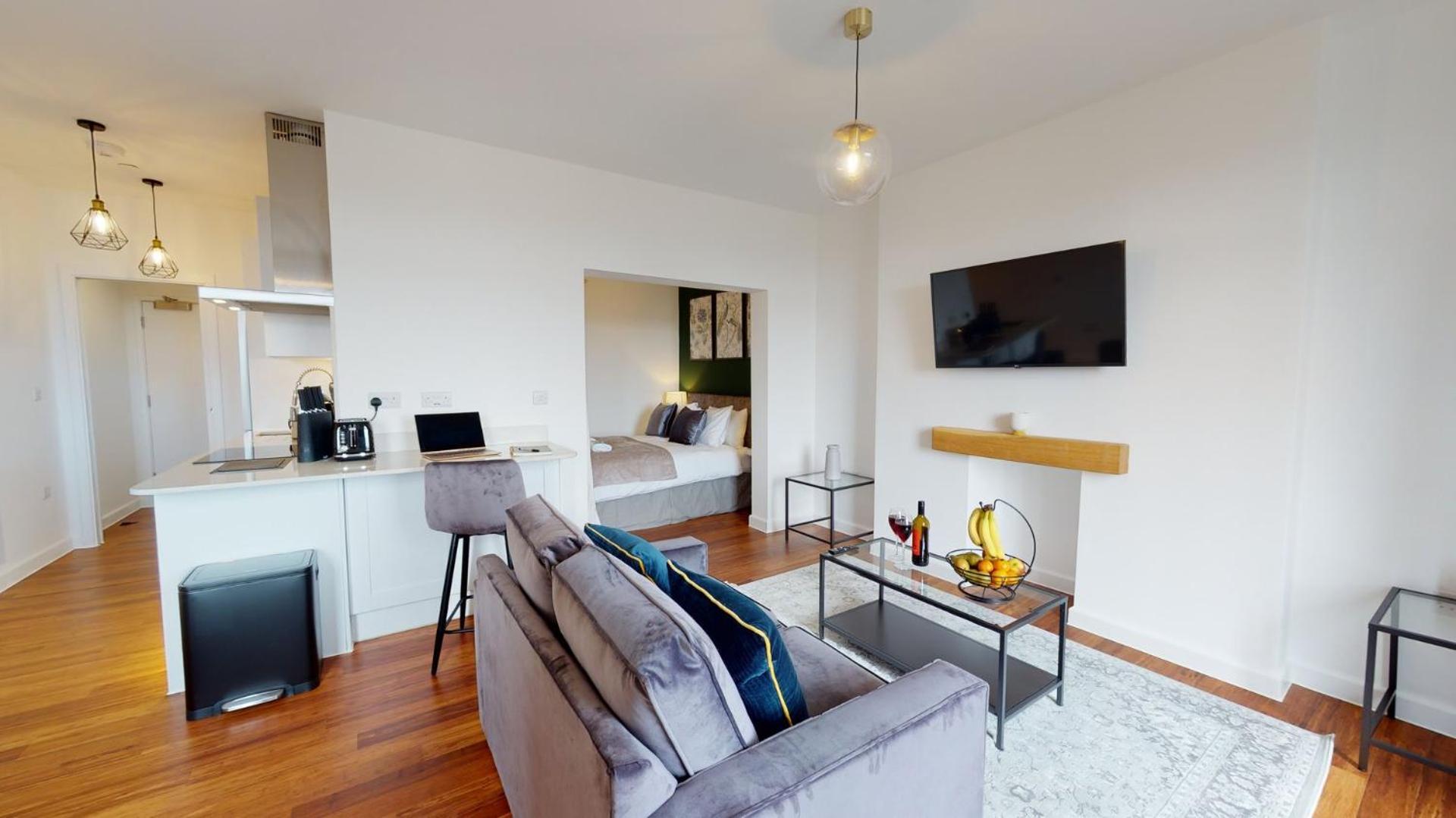 Studio Apartment With 65" Smart Tv Нюпорт Екстериор снимка